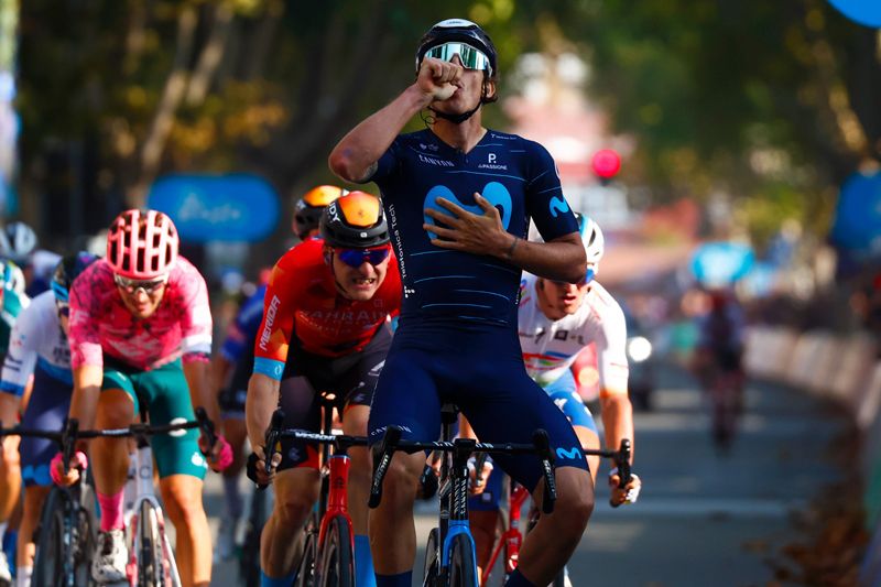 García Cortina celebra su victoria en el Gran Piemonte