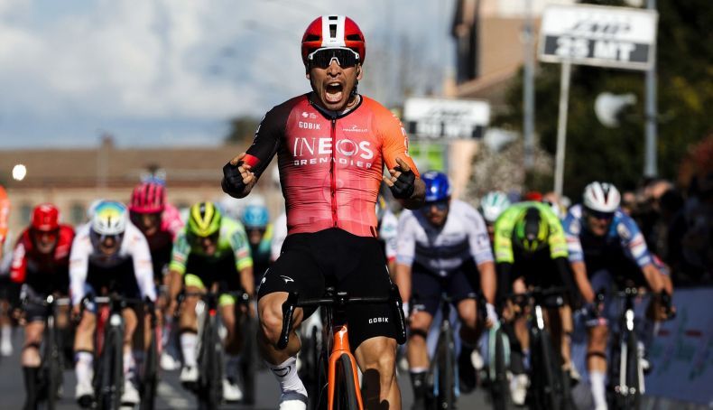 caleb ewan victoria y liderato en la semana coppi e bartali 2 790x454