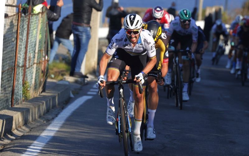 Alaphilippe desató las hostilidades en el Poggio
